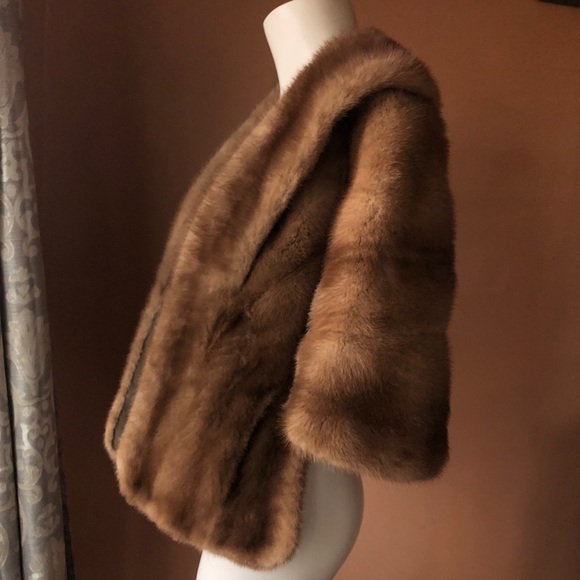 Vintage Mink Fur cape w/pockets & pop up collar - Picture 5 of 9